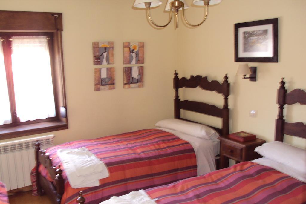 Artesano I Y III Guest House Navarredonda de Gredos Room photo